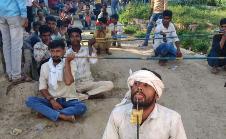 मां के भक्तों में दिखी अगाध आस्था, लगवाए सांग,बाना