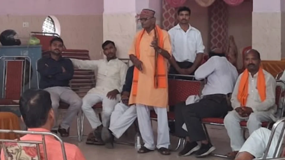 सभी को सम्मान देने से बढ़ेगा भाईचारा