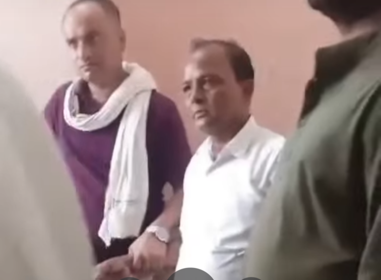 घूस को घूंसा-बिजली विभाग का जेई धरा गया