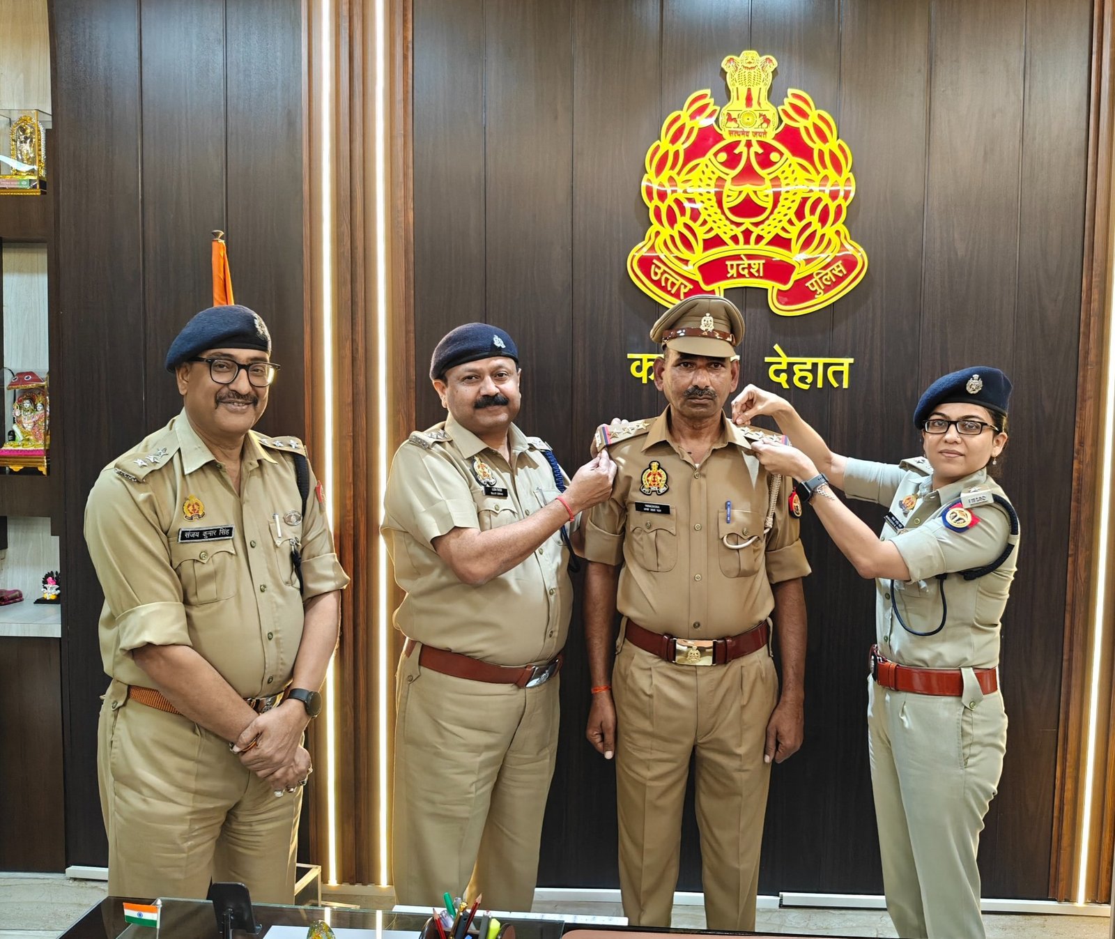 शिवली में तैनात दरोगा अच्छे लाल को मिली सौगात,एसपी ने दी बधाई