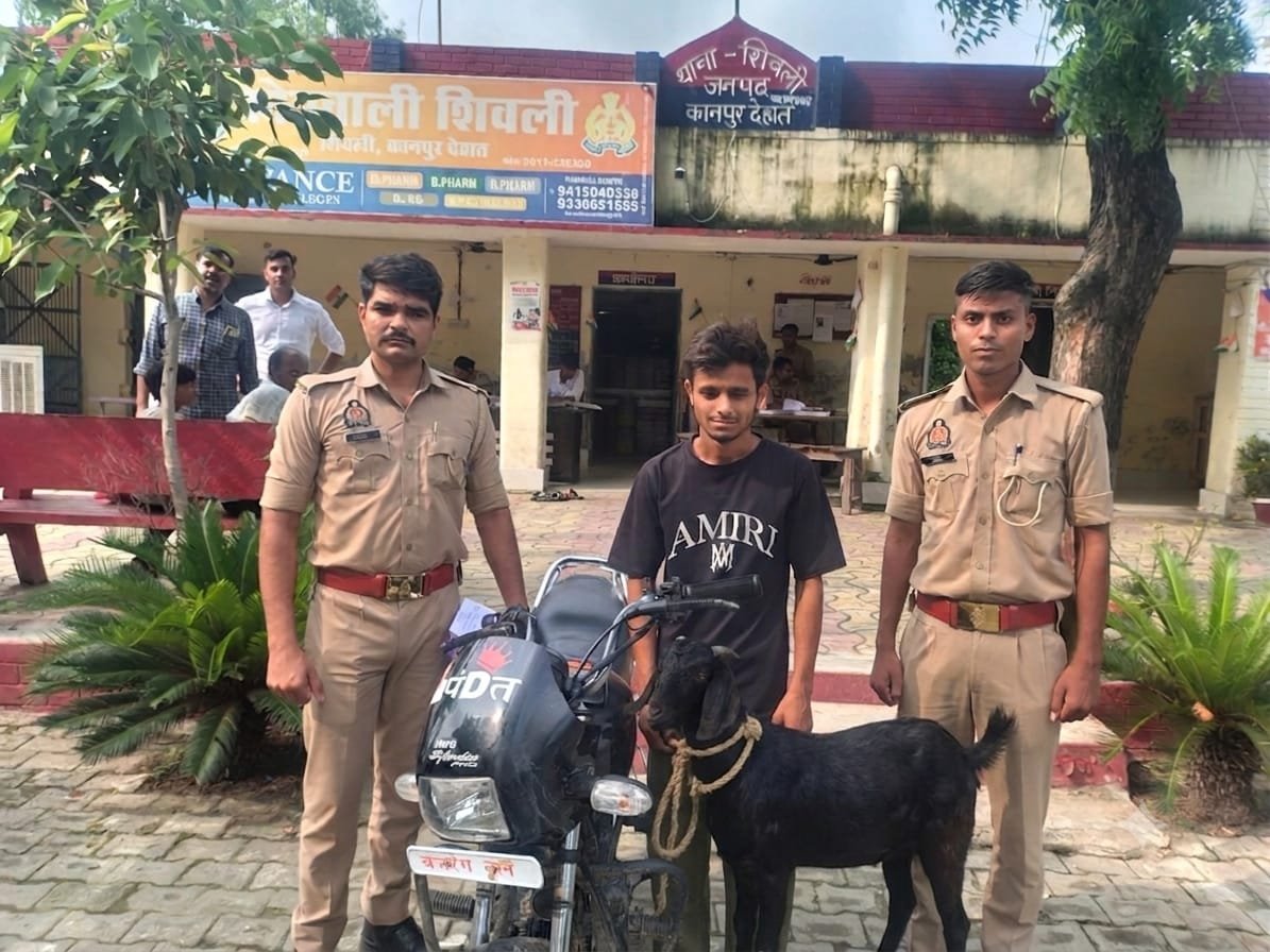 चोरी की बाइक से चुराई बकरी,पुलिस की चौकन्नी निगाहों से नहीं बच सके