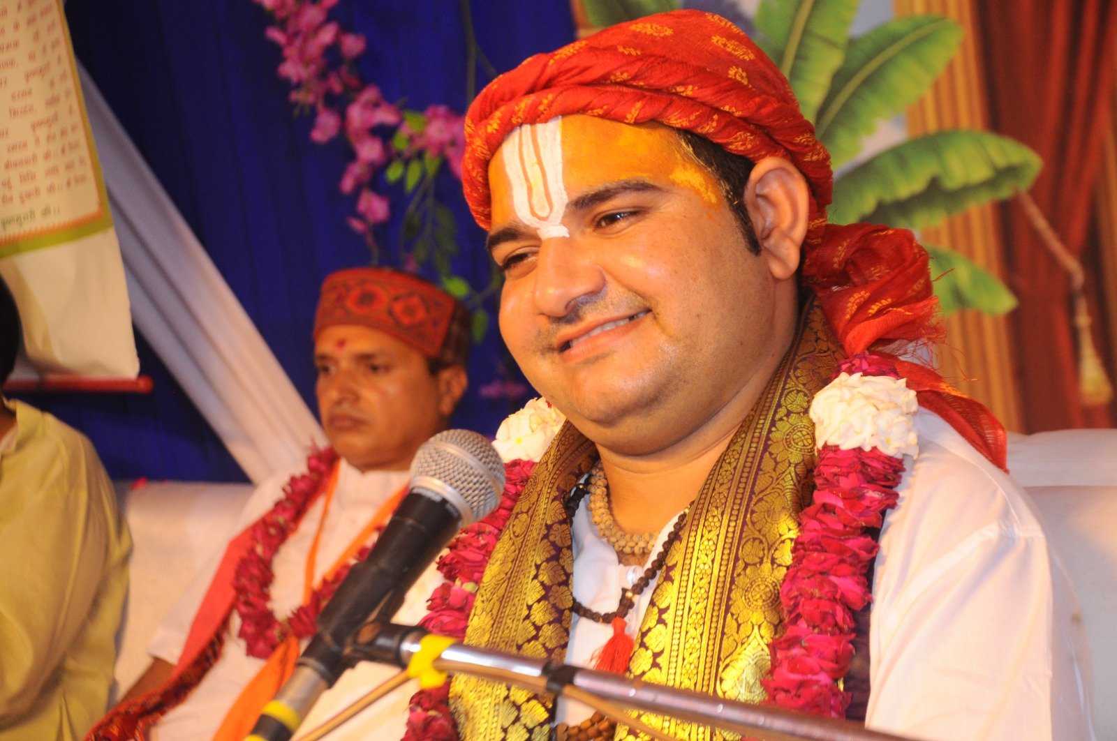 माता पिता की सेवा ईश्वर की पूजा मानकर करें