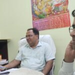 सीएम योगी ने अधिकारियों के कसे पेंच,समय पर काम को दें प्राथमिकता