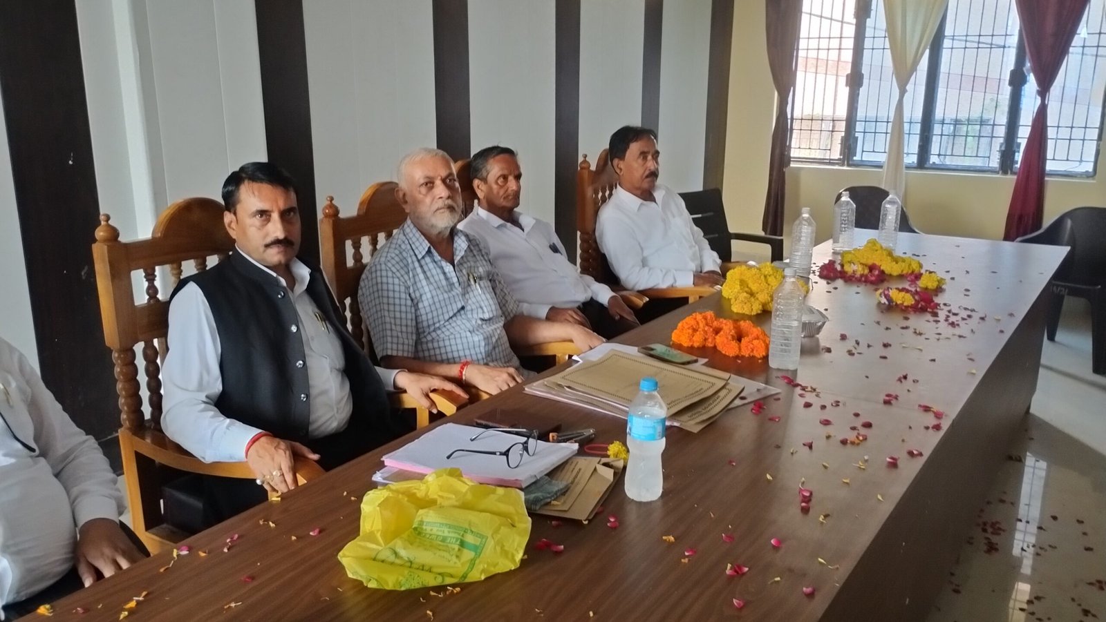 मैथा में चुनाव की बही बयार,ढोल की थाप पर झूमे समर्थक